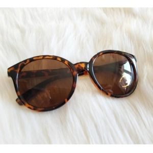 Classic tortoiseshell sunnies Round Frame New